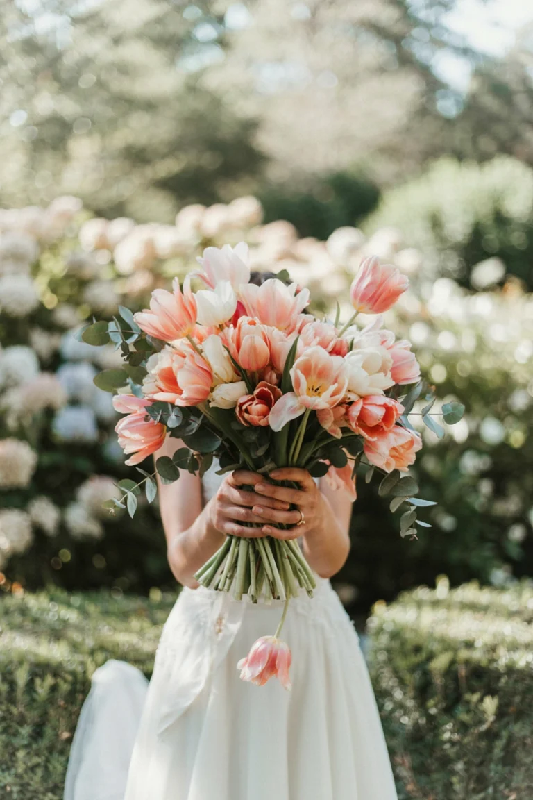 21 Elegant Tulip Wedding Bouquet Ideas for Every Style and Season